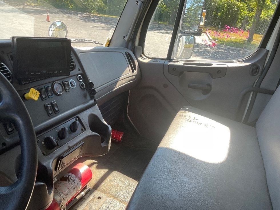 Medium Duty Box Truck-Light and Medium Duty Trucks-Freightliner-2019-M2-Capitol Heights-MD-139,306\n\t\tmiles-$ 58,000 - Image 19