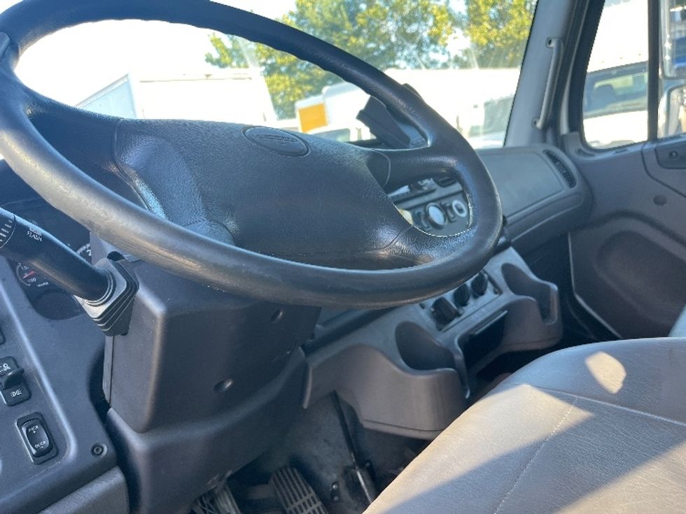Medium Duty Box Truck-Light and Medium Duty Trucks-Freightliner-2019-M2-Capitol Heights-MD-171,115\n\t\tmiles-$ 51,250 - Image 17