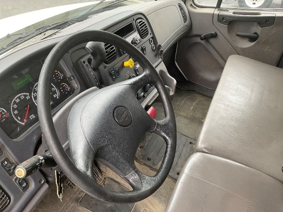 Medium Duty Box Truck-Light and Medium Duty Trucks-Freightliner-2019-M2-Capitol Heights-MD-171,777\n\t\tmiles-$ 51,000 - Image 17