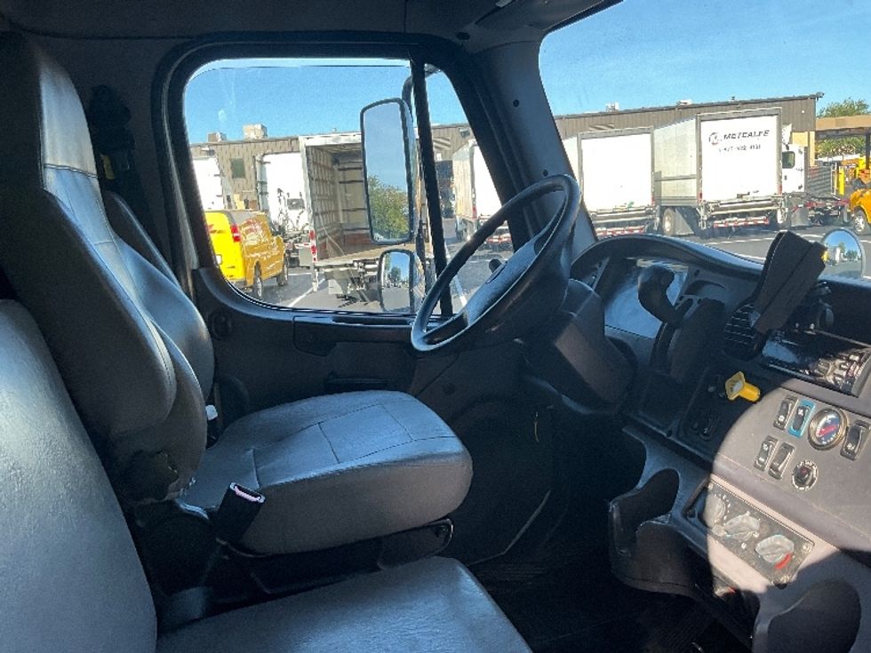 Medium Duty Box Truck-Light and Medium Duty Trucks-Freightliner-2019-M2-Capitol Heights-MD-187,378\n\t\tmiles-$ 51,000 - Image 22