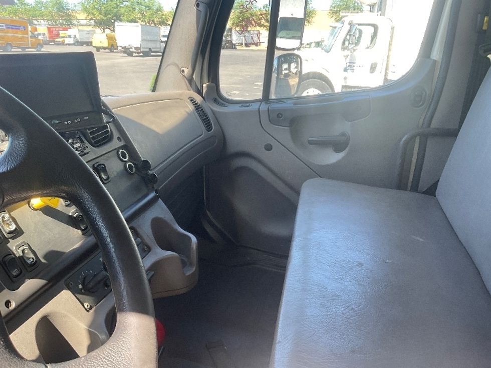Medium Duty Box Truck-Light and Medium Duty Trucks-Freightliner-2019-M2-Capitol Heights-MD-187,736\n\t\tmiles-$ 45,750 - Image 19