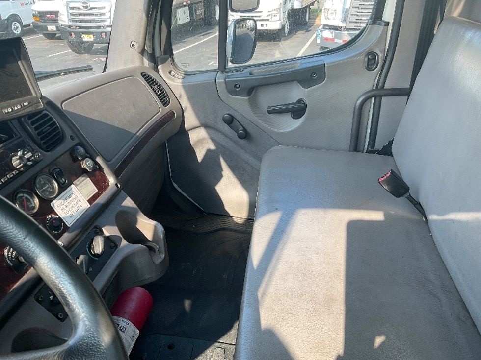 Medium Duty Box Truck-Light and Medium Duty Trucks-Freightliner-2019-M2-Capitol Heights-MD-197,628\n\t\tmiles-$ 43,000 - Image 19