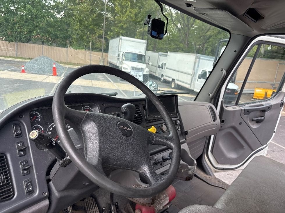 Medium Duty Box Truck-Light and Medium Duty Trucks-Freightliner-2019-M2-Capitol Heights-MD-227,575\n\t\tmiles-$ 39,500 - Image 17