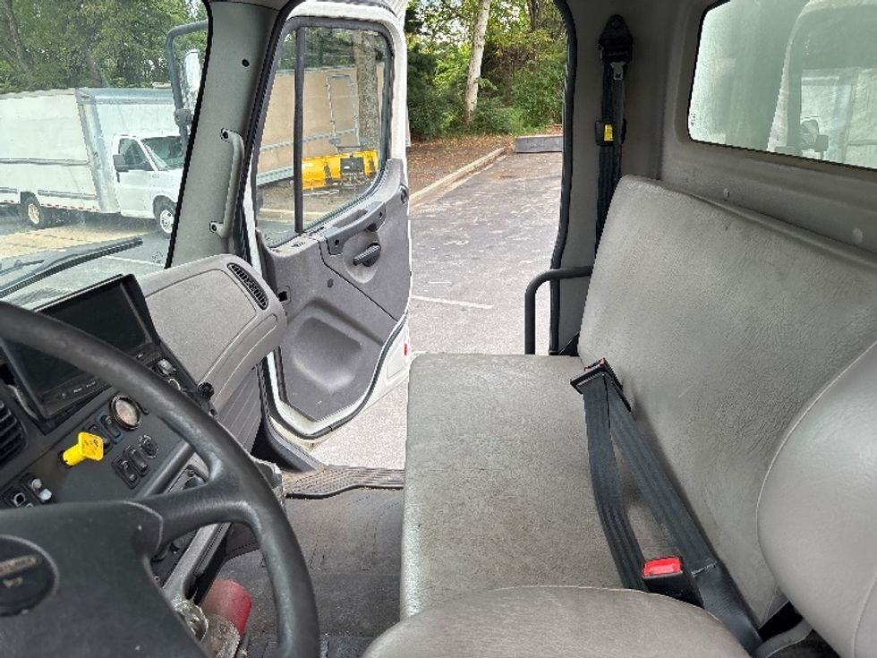 Medium Duty Box Truck-Light and Medium Duty Trucks-Freightliner-2019-M2-Capitol Heights-MD-227,575\n\t\tmiles-$ 39,500 - Image 19