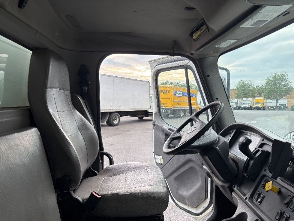 Medium Duty Box Truck-Light and Medium Duty Trucks-Freightliner-2019-M2-Capitol Heights-MD-227,575\n\t\tmiles-$ 39,500 - Image 22