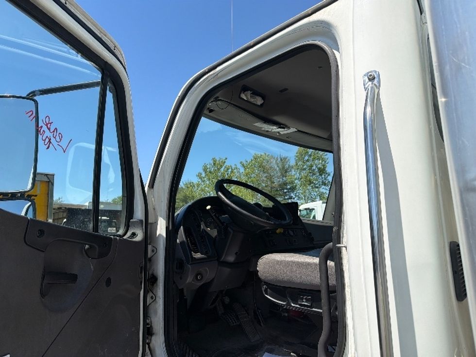 Medium Duty Box Truck-Light and Medium Duty Trucks-Freightliner-2019-M2-Capitol Heights-MD-230,892\n\t\tmiles-$ 41,500 - Image 15