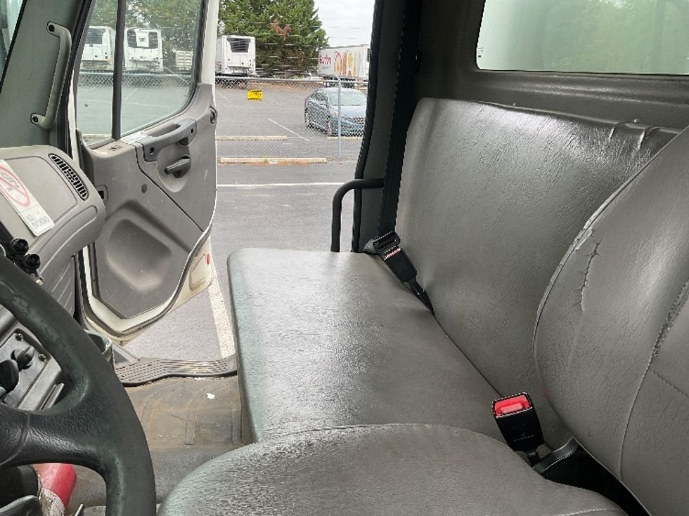 Medium Duty Box Truck-Light and Medium Duty Trucks-Freightliner-2019-M2-Capitol Heights-MD-230,892\n\t\tmiles-$ 41,500 - Image 18