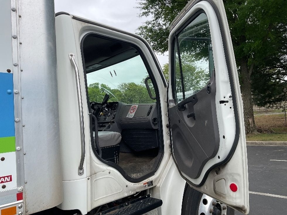 Medium Duty Box Truck-Light and Medium Duty Trucks-Freightliner-2019-M2-Capitol Heights-MD-230,892\n\t\tmiles-$ 41,500 - Image 19