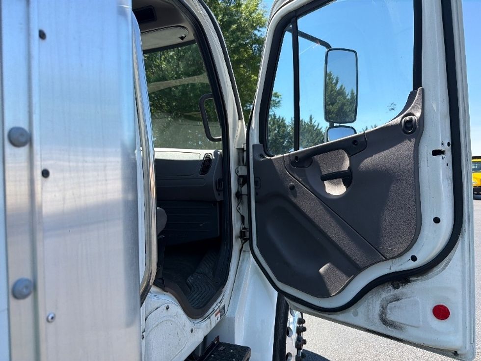 Medium Duty Box Truck-Light and Medium Duty Trucks-Freightliner-2019-M2-Capitol Heights-MD-243,885\n\t\tmiles-$ 39,500 - Image 16
