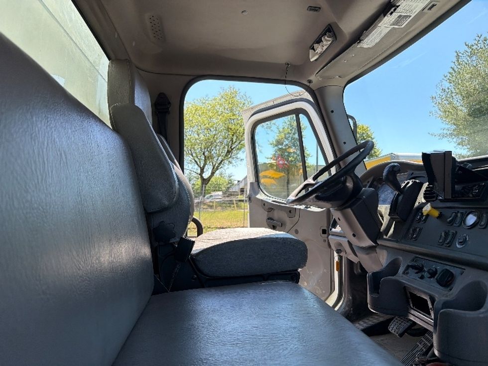 Medium Duty Box Truck-Light and Medium Duty Trucks-Freightliner-2019-M2-Capitol Heights-MD-243,885\n\t\tmiles-$ 39,500 - Image 18