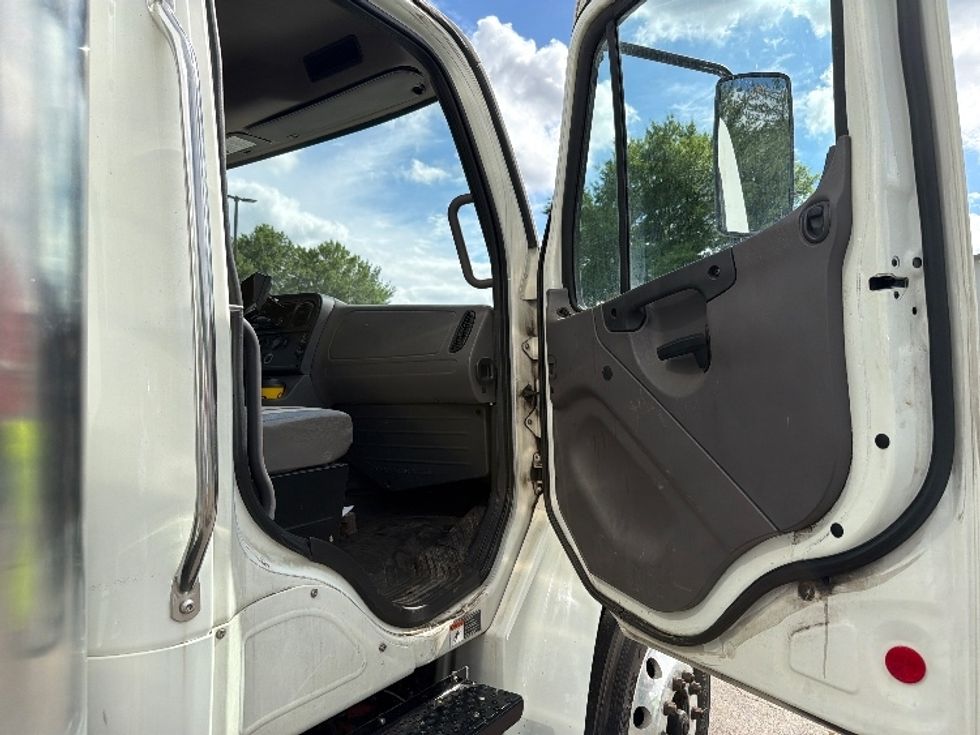Medium Duty Box Truck-Light and Medium Duty Trucks-Freightliner-2019-M2-Capitol Heights-MD-247,792\n\t\tmiles-$ 34,500 - Image 20