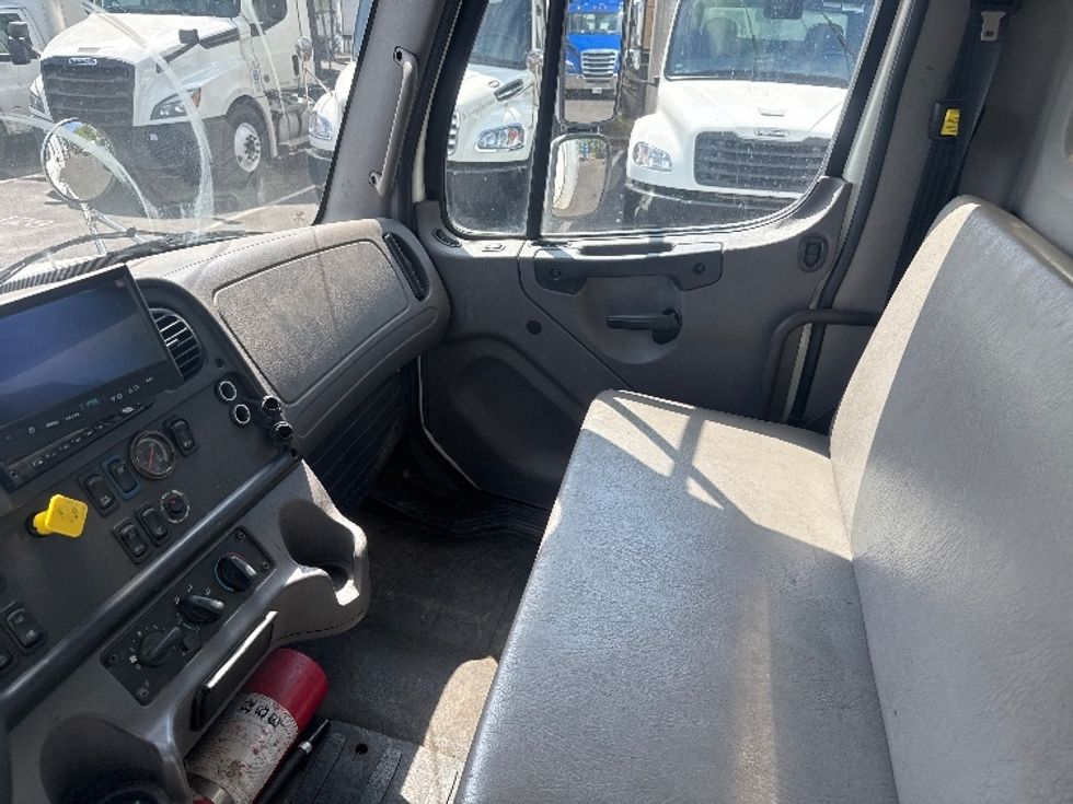 Medium Duty Box Truck-Light and Medium Duty Trucks-Freightliner-2019-M2-Capitol Heights-MD-253,434\n\t\tmiles-$ 32,750 - Image 19