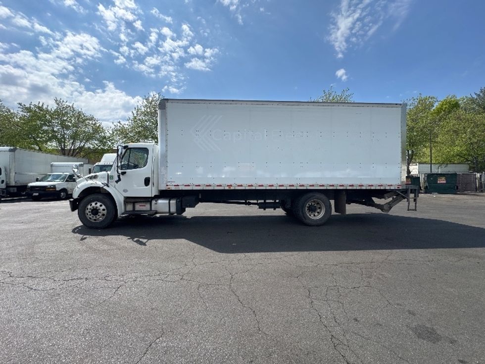 Medium Duty Box Truck-Light and Medium Duty Trucks-Freightliner-2019-M2-Capitol Heights-MD-253,434\n\t\tmiles-$ 32,750 - Image 4