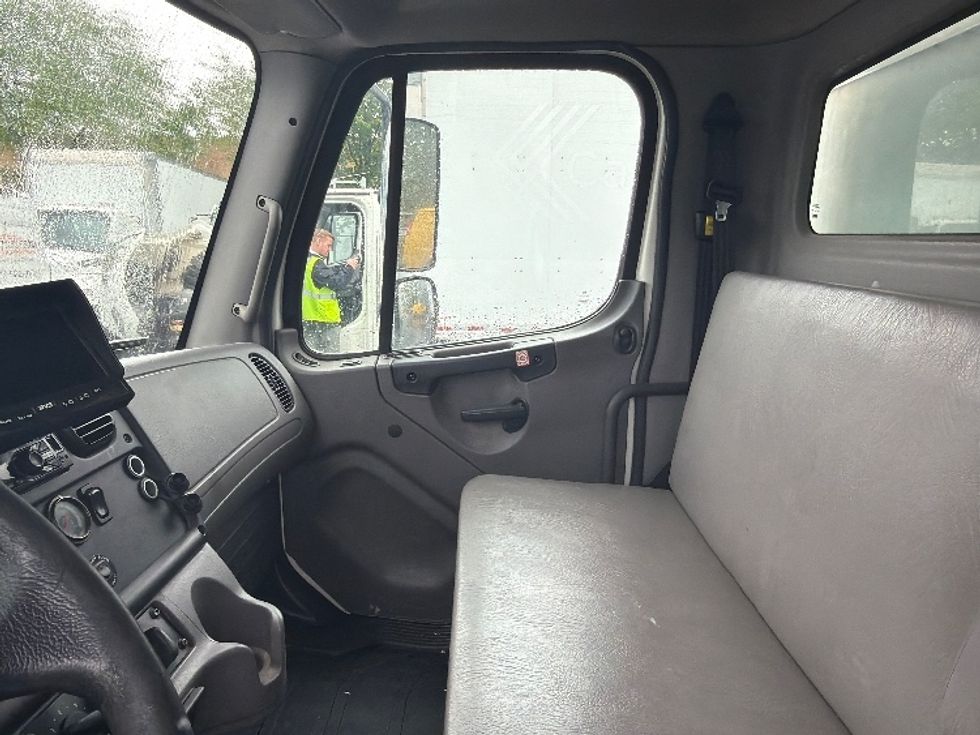 Medium Duty Box Truck-Light and Medium Duty Trucks-Freightliner-2019-M2-Capitol Heights-MD-298,409\n\t\tmiles-$ 28,750 - Image 18