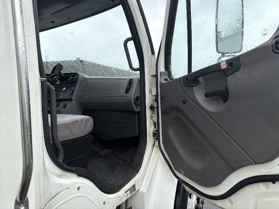 Medium Duty Box Truck-Light and Medium Duty Trucks-Freightliner-2019-M2-Capitol Heights-MD-298,409\n\t\tmiles-$ 28,750 - Image 19
