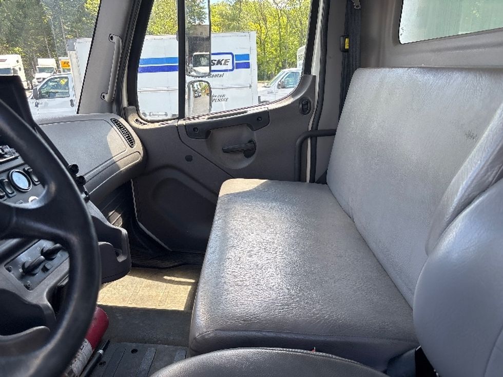 Medium Duty Box Truck-Light and Medium Duty Trucks-Freightliner-2019-M2-Capitol Heights-MD-322,711\n\t\tmiles-$ 21,750 - Image 17