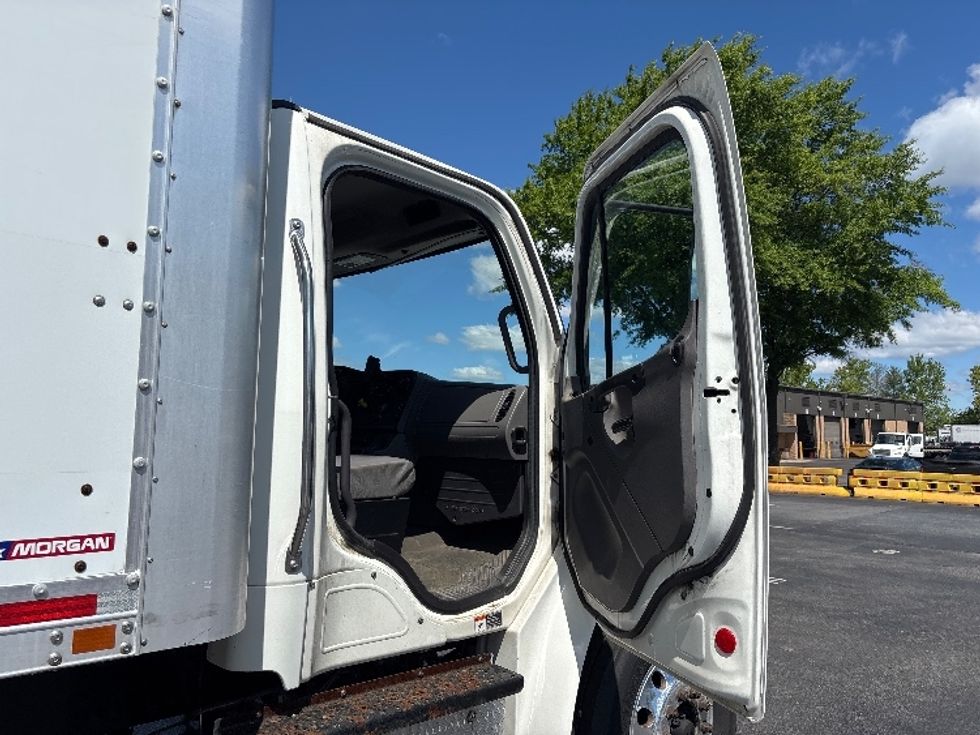 Medium Duty Box Truck-Light and Medium Duty Trucks-Freightliner-2019-M2-Capitol Heights-MD-322,711\n\t\tmiles-$ 21,750 - Image 18