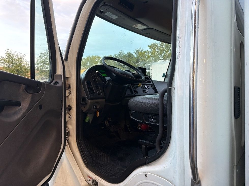 Medium Duty Box Truck-Light and Medium Duty Trucks-Freightliner-2019-M2-Capitol Heights-MD-73,864\n\t\tmiles-$ 64,000 - Image 16