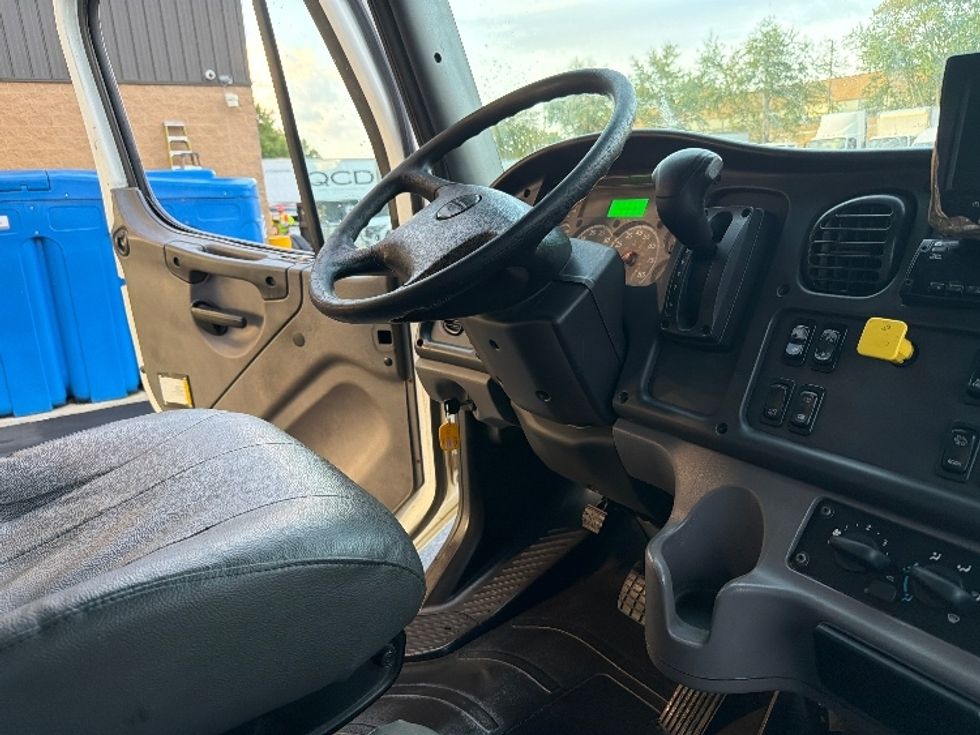 Medium Duty Box Truck-Light and Medium Duty Trucks-Freightliner-2019-M2-Capitol Heights-MD-73,864\n\t\tmiles-$ 64,000 - Image 18