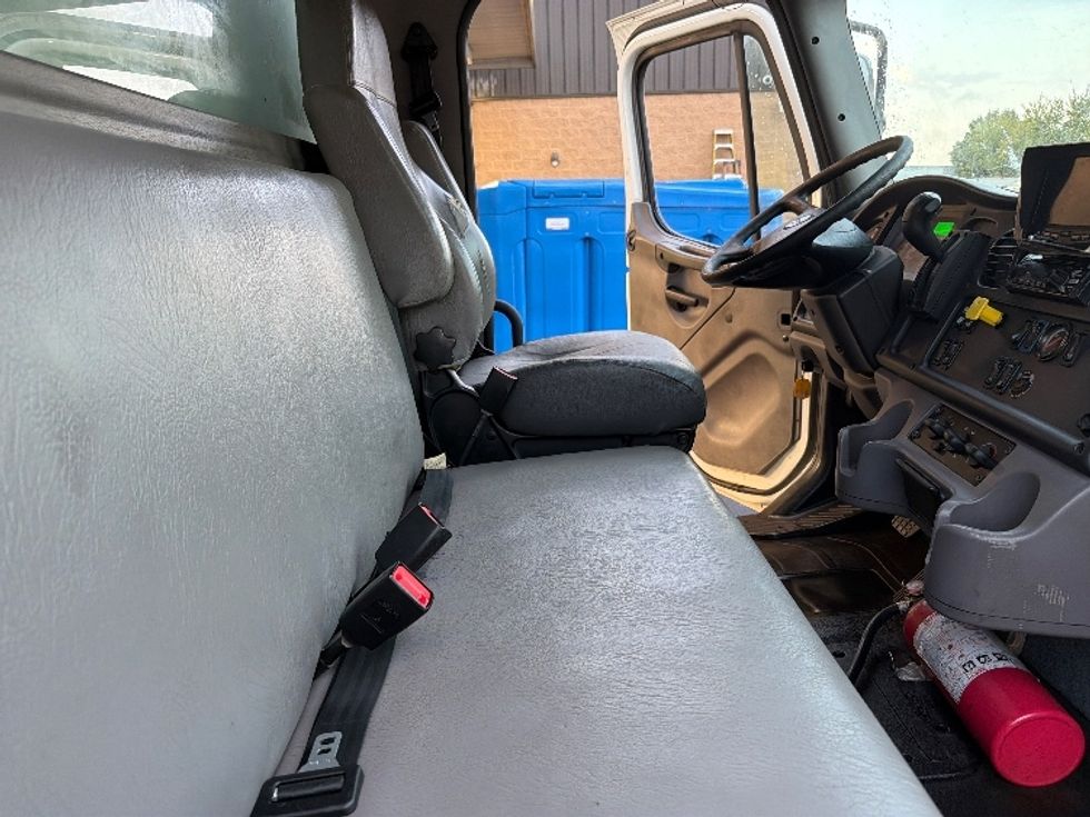 Medium Duty Box Truck-Light and Medium Duty Trucks-Freightliner-2019-M2-Capitol Heights-MD-73,864\n\t\tmiles-$ 64,000 - Image 22