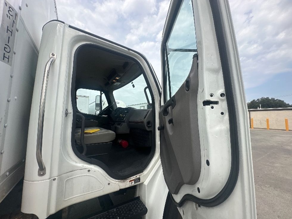 Medium Duty Box Truck-Light and Medium Duty Trucks-Freightliner-2019-M2-Carrollton-TX-162,540\n\t\tmiles-$ 54,250 - Image 20