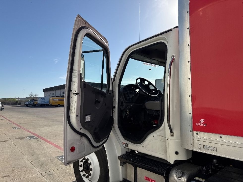 Medium Duty Box Truck-Light and Medium Duty Trucks-Freightliner-2019-M2-Carrollton-TX-99,682\n\t\tmiles-$ 60,250 - Image 16