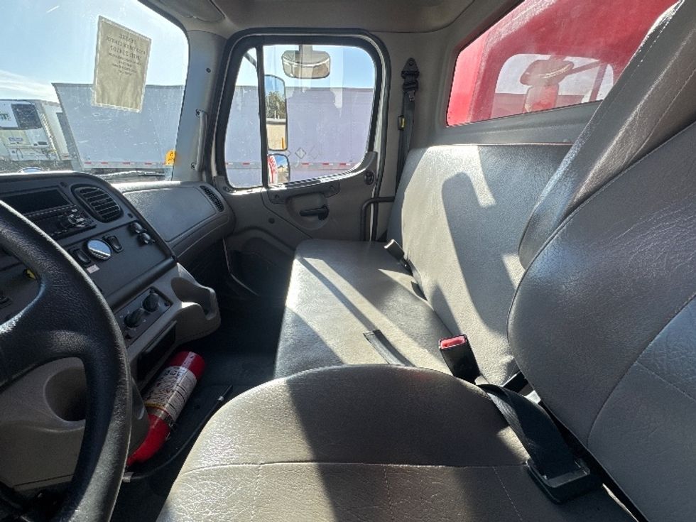 Medium Duty Box Truck-Light and Medium Duty Trucks-Freightliner-2019-M2-Carrollton-TX-99,682\n\t\tmiles-$ 60,250 - Image 19