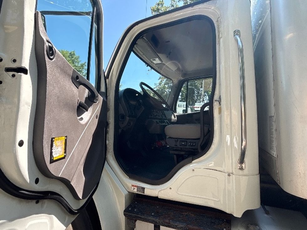 Medium Duty Box Truck-Light and Medium Duty Trucks-Freightliner-2019-M2-Central Islip-NY-120,840\n\t\tmiles-$ 44,000 - Image 16