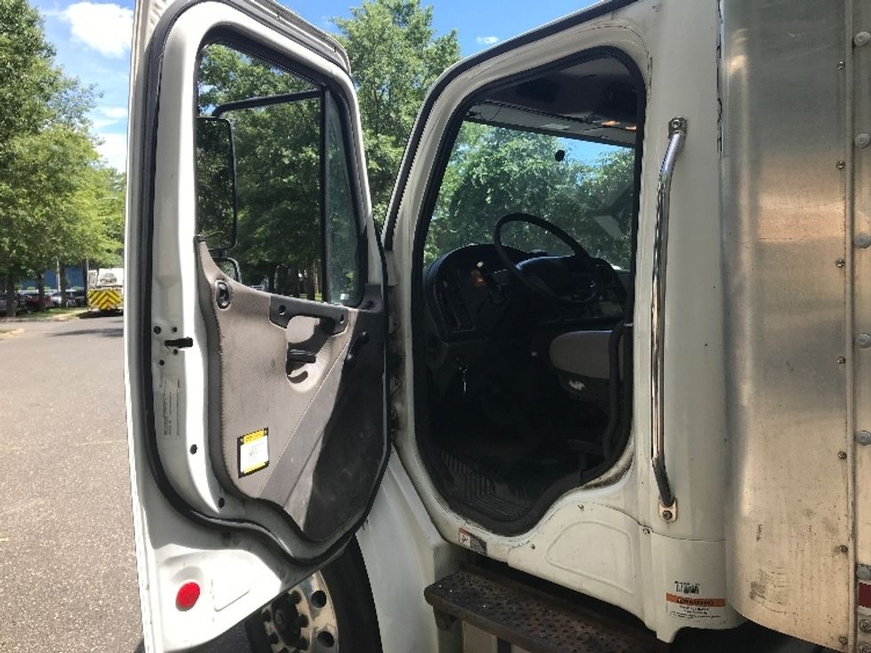 Medium Duty Box Truck-Light and Medium Duty Trucks-Freightliner-2019-M2-Central Islip-NY-198,543\n\t\tmiles-$ 45,500 - Image 16