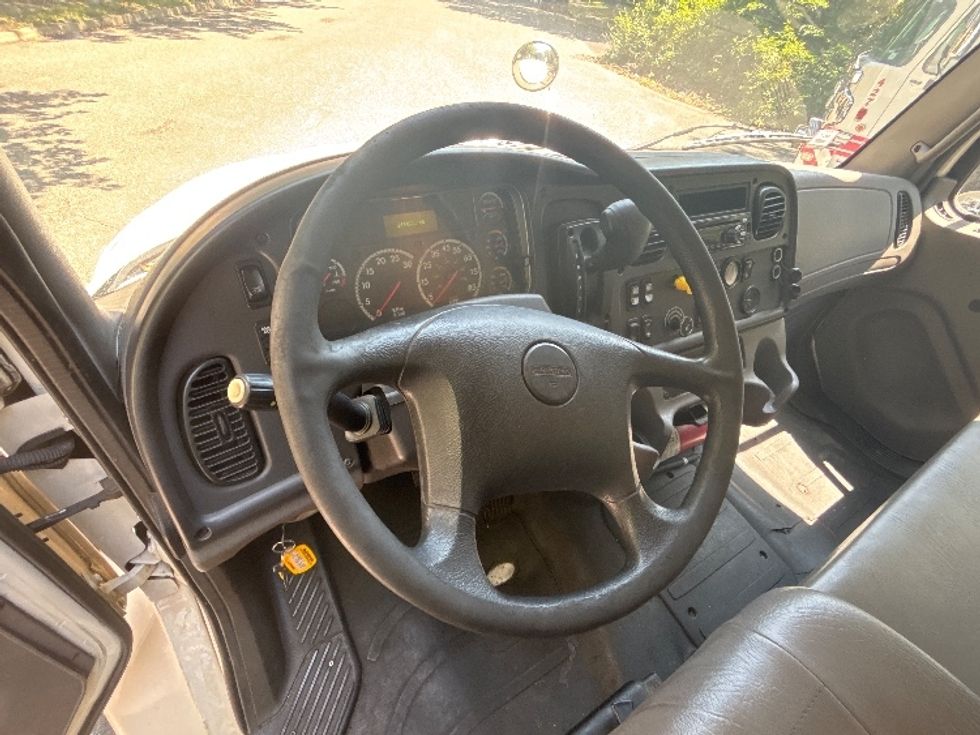 Medium Duty Box Truck-Light and Medium Duty Trucks-Freightliner-2019-M2-Central Islip-NY-241,402\n\t\tmiles-$ 29,250 - Image 17