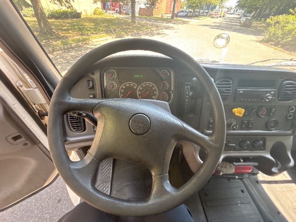 Medium Duty Box Truck-Light and Medium Duty Trucks-Freightliner-2019-M2-Central Islip-NY-241,402\n\t\tmiles-$ 29,250 - Image 18