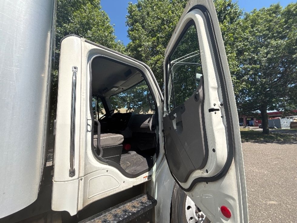 Medium Duty Box Truck-Light and Medium Duty Trucks-Freightliner-2019-M2-Central Islip-NY-241,402\n\t\tmiles-$ 29,250 - Image 19