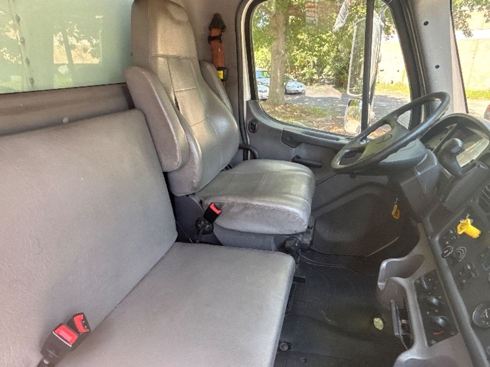 Medium Duty Box Truck-Light and Medium Duty Trucks-Freightliner-2019-M2-Central Islip-NY-241,402\n\t\tmiles-$ 29,250 - Image 21