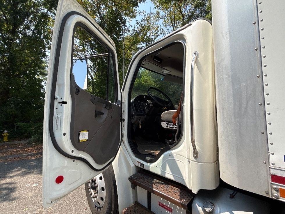Medium Duty Box Truck-Light and Medium Duty Trucks-Freightliner-2019-M2-Central Islip-NY-286,850\n\t\tmiles-$ 21,250 - Image 16