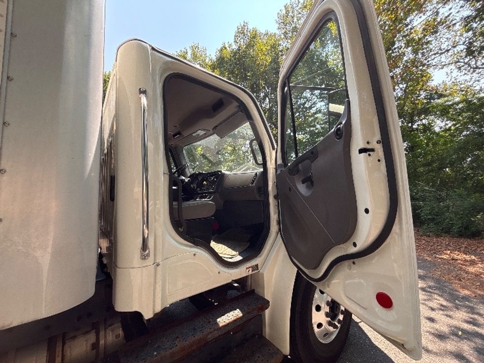 Medium Duty Box Truck-Light and Medium Duty Trucks-Freightliner-2019-M2-Central Islip-NY-286,850\n\t\tmiles-$ 21,250 - Image 20