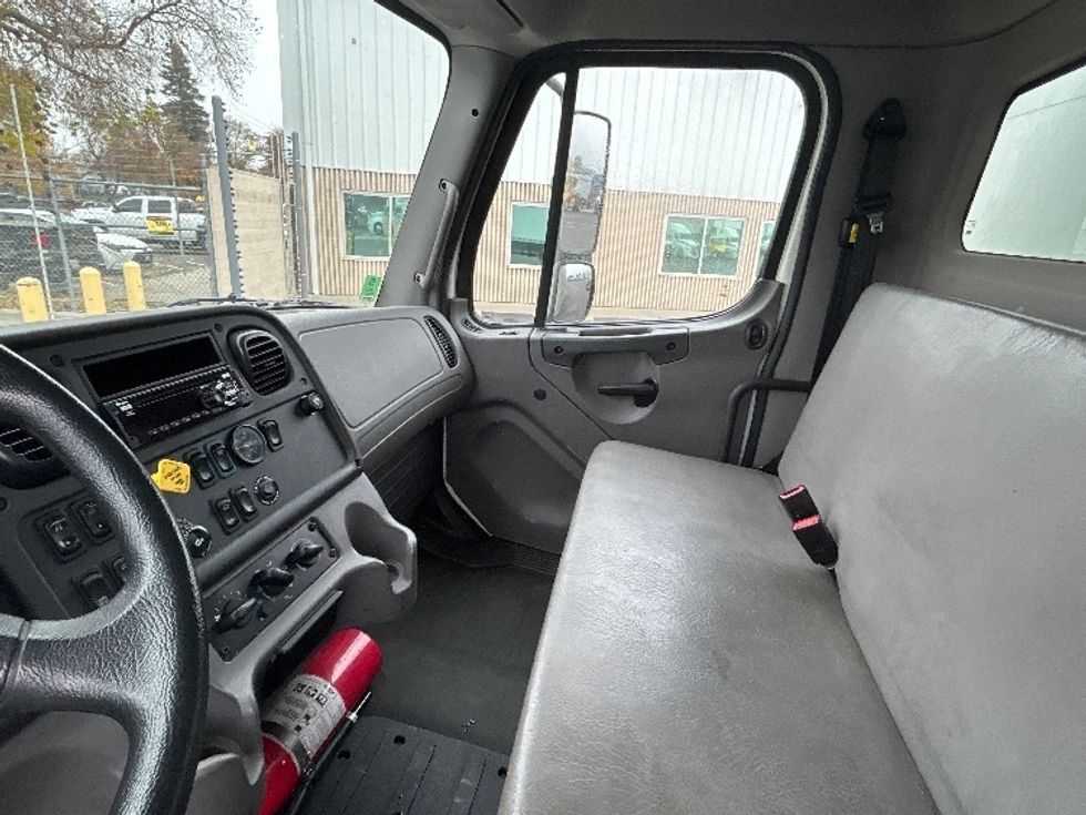 Medium Duty Box Truck-Light and Medium Duty Trucks-Freightliner-2019-M2-Ceres-CA-136,877\n\t\tmiles-$ 53,750 - Image 19