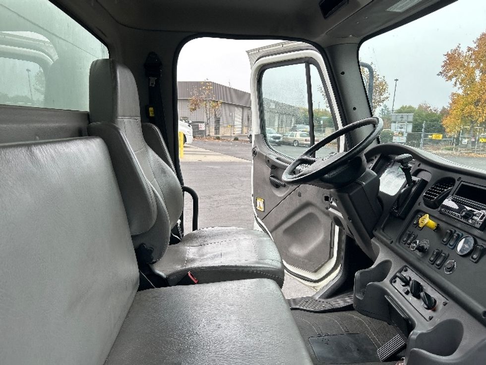 Medium Duty Box Truck-Light and Medium Duty Trucks-Freightliner-2019-M2-Ceres-CA-136,877\n\t\tmiles-$ 53,750 - Image 22