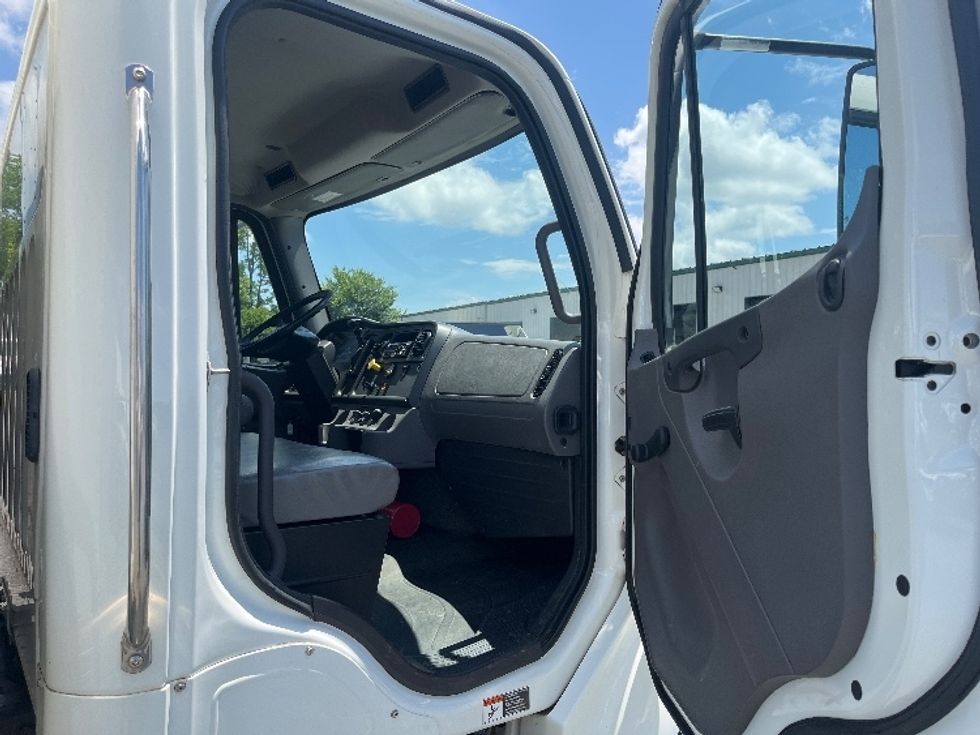 2019 Freightliner M2 106 Medium Duty photo 17