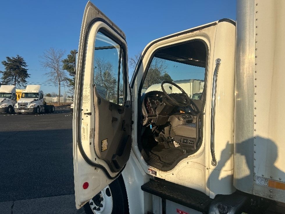 Medium Duty Box Truck-Light and Medium Duty Trucks-Freightliner-2019-M2-Charlotte-NC-318,926\n\t\tmiles-$ 21,000 - Image 16