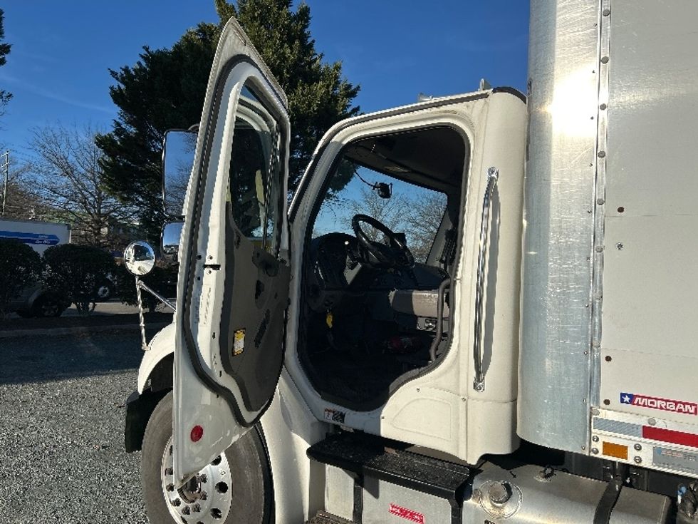 Medium Duty Box Truck-Light and Medium Duty Trucks-Freightliner-2019-M2-Charlottesville-VA-195,392\n\t\tmiles-$ 51,000 - Image 16