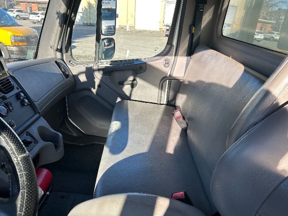 Medium Duty Box Truck-Light and Medium Duty Trucks-Freightliner-2019-M2-Charlottesville-VA-195,392\n\t\tmiles-$ 51,000 - Image 19