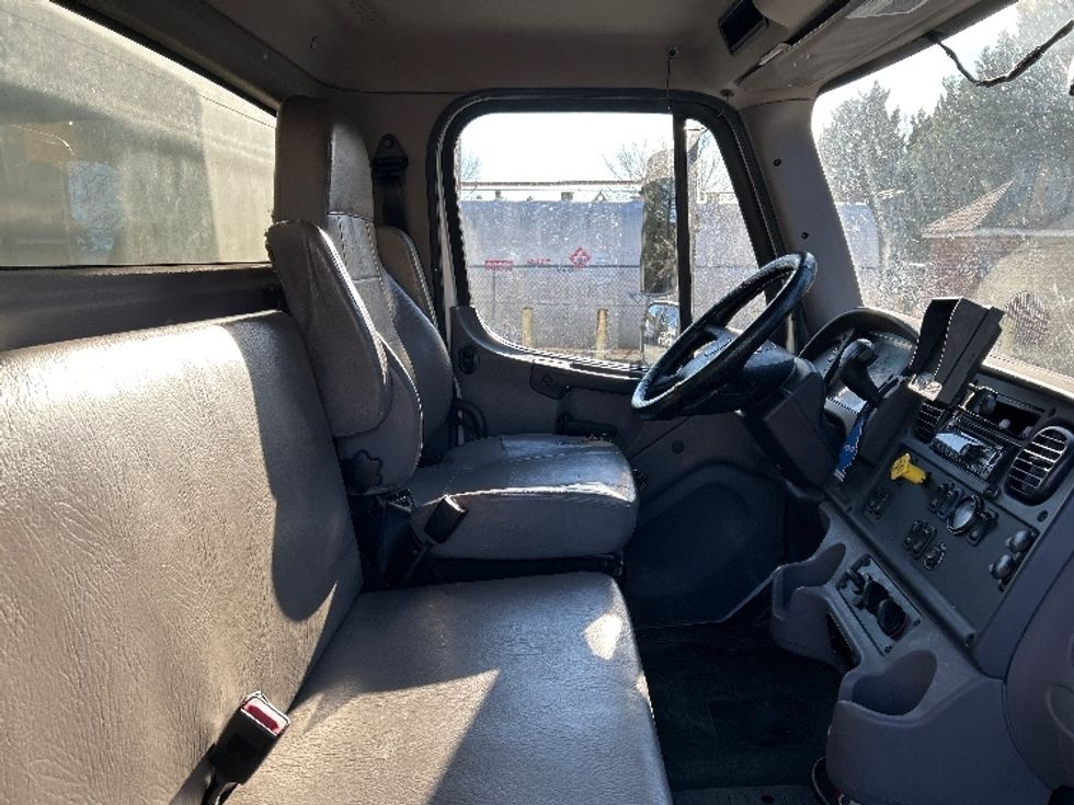 Medium Duty Box Truck-Light and Medium Duty Trucks-Freightliner-2019-M2-Charlottesville-VA-195,392\n\t\tmiles-$ 51,000 - Image 22