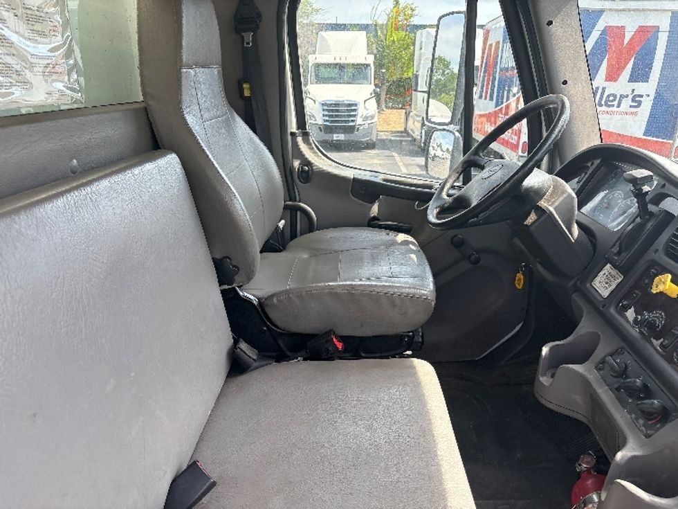 Medium Duty Box Truck-Light and Medium Duty Trucks-Freightliner-2019-M2-Chesapeake-VA-229,265\n\t\tmiles-$ 45,500 - Image 20