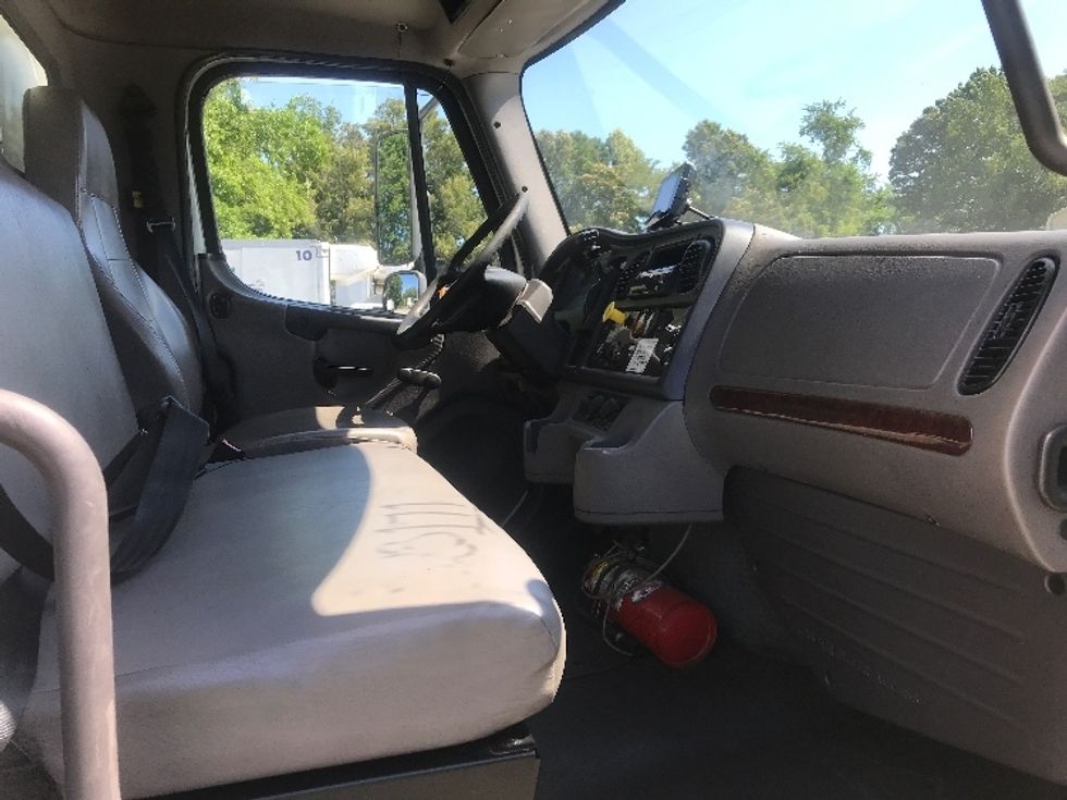 Medium Duty Box Truck-Light and Medium Duty Trucks-Freightliner-2019-M2-Chesapeake-VA-232,620\n\t\tmiles-$ 45,000 - Image 22