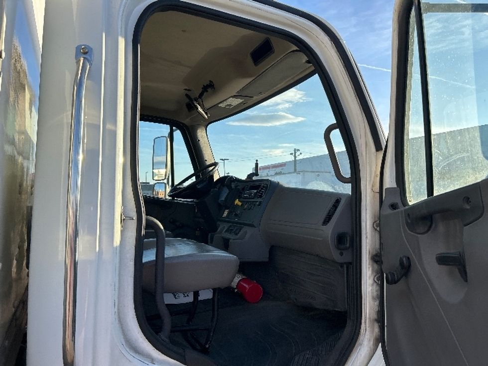 Medium Duty Box Truck-Light and Medium Duty Trucks-Freightliner-2019-M2-Chicago (Melrose Park)-IL-186,680\n\t\tmiles-$ 48,250 - Image 19