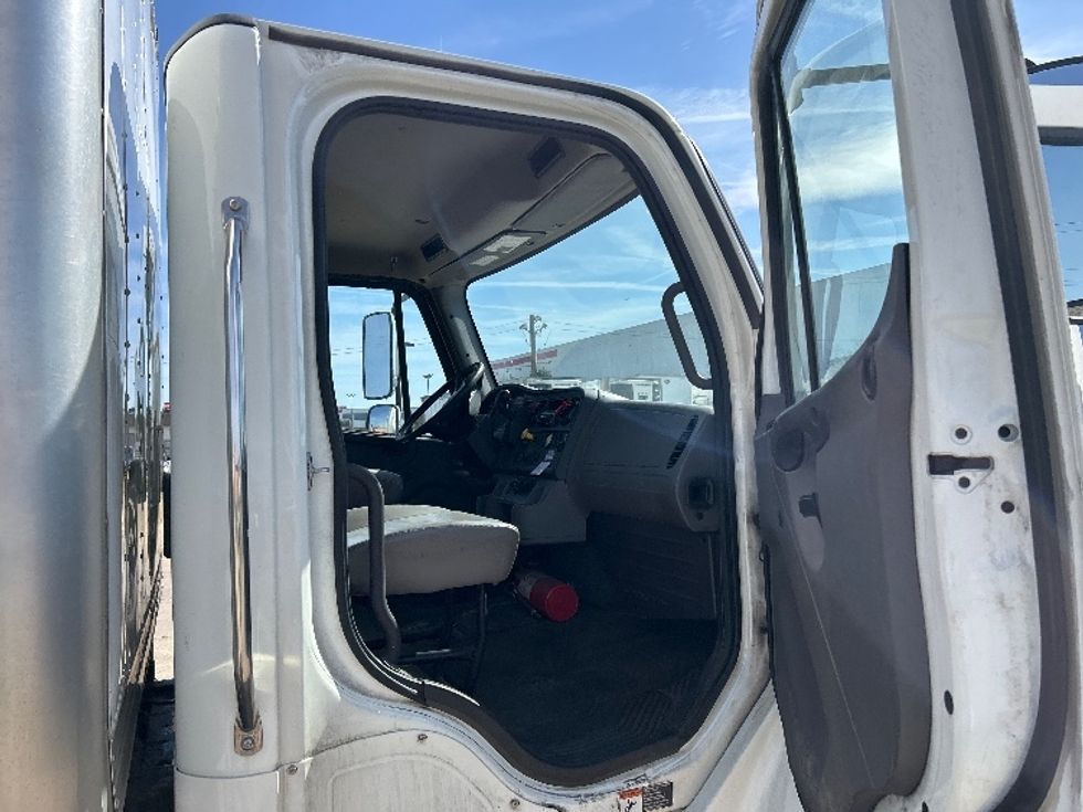 Medium Duty Box Truck-Light and Medium Duty Trucks-Freightliner-2019-M2-Chicago (Melrose Park)-IL-233,039\n\t\tmiles-$ 34,500 - Image 20