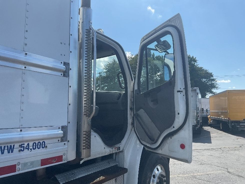 Medium Duty Box Truck-Light and Medium Duty Trucks-Freightliner-2019-M2-Chicopee-MA-210,300\n\t\tmiles-$ 56,750 - Image 20