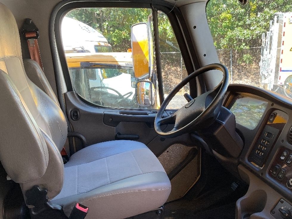 Medium Duty Box Truck-Light and Medium Duty Trucks-Freightliner-2019-M2-Chicopee-MA-210,300\n\t\tmiles-$ 56,750 - Image 22