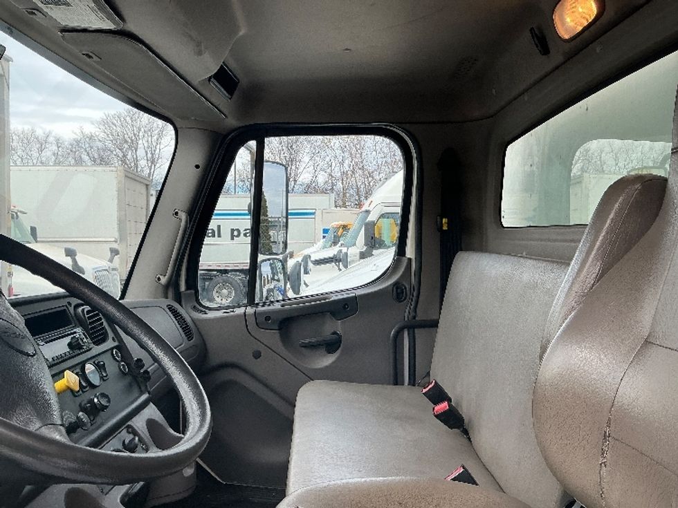 Medium Duty Box Truck-Light and Medium Duty Trucks-Freightliner-2019-M2-Chicopee-MA-258,738\n\t\tmiles-$ 33,750 - Image 19