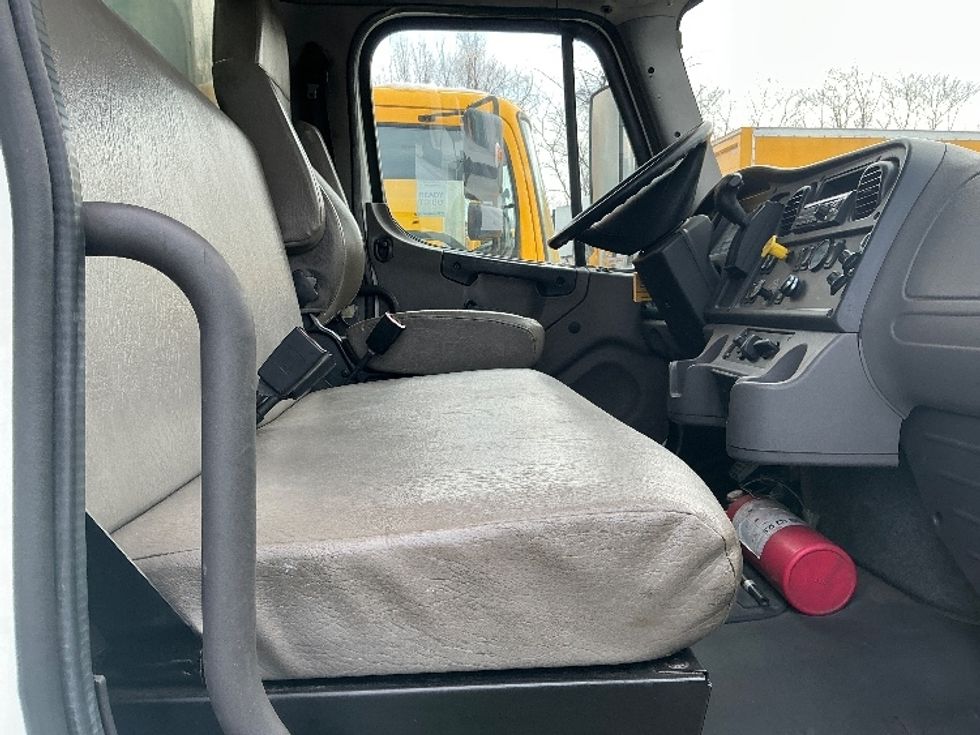 Medium Duty Box Truck-Light and Medium Duty Trucks-Freightliner-2019-M2-Chicopee-MA-258,738\n\t\tmiles-$ 33,750 - Image 22